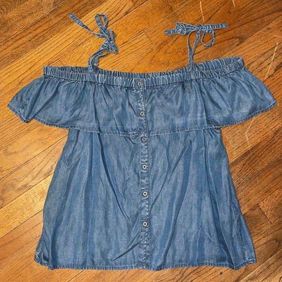 •LUCKY BRAND•CHAMBRAY BUTTON & RUFFLE FRONT OFF-THE-SHOULDER BLOUSE SIZE MEDIUM - Picture 3 of 9